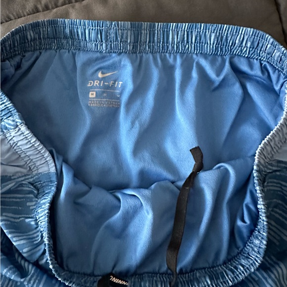 Nike Dri-Fit Women’s Athletic Shorts size Medium - Picture 4 of 4